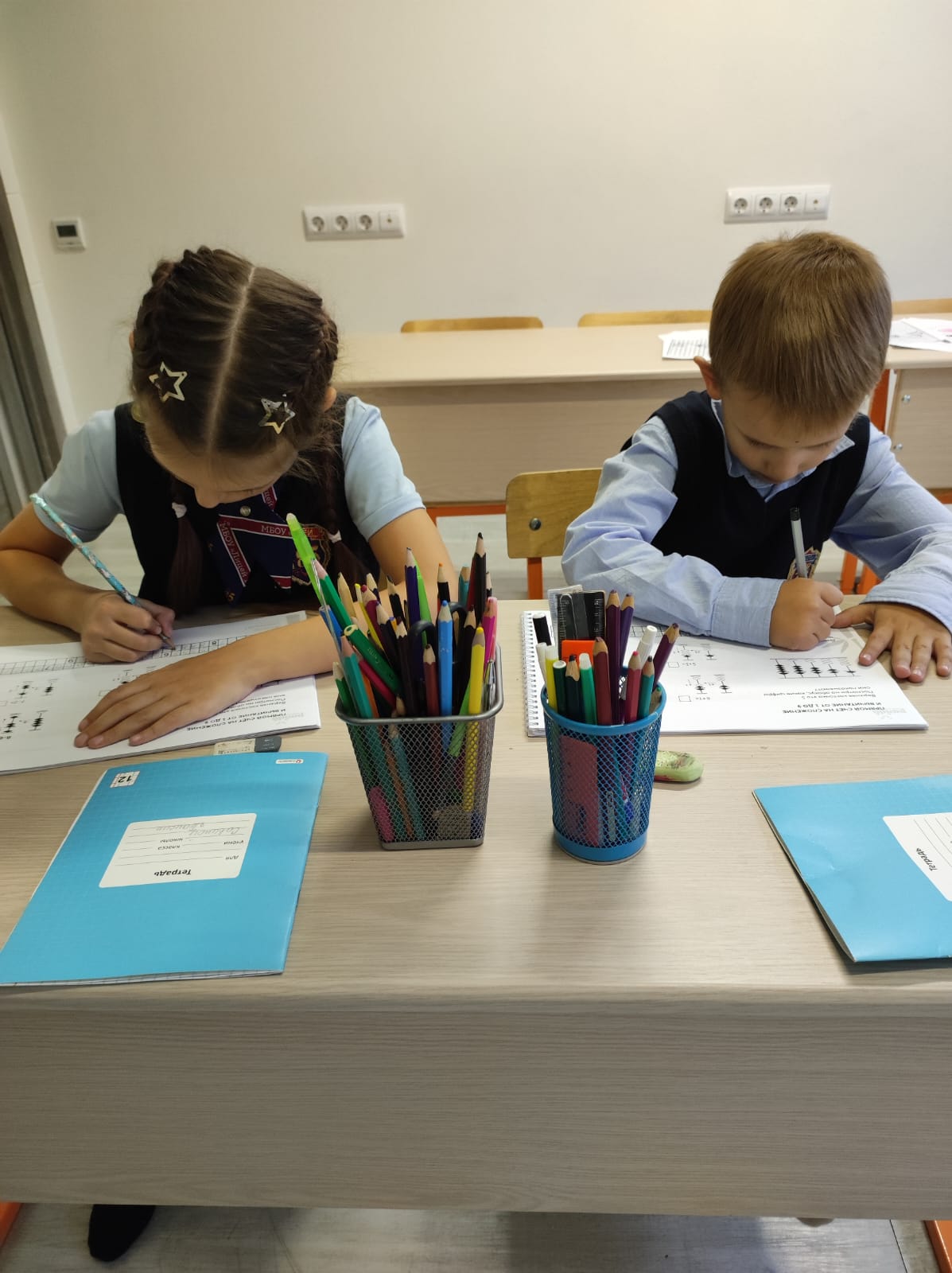 Групповое занятие по каллиграфии - учимся красивому почерку