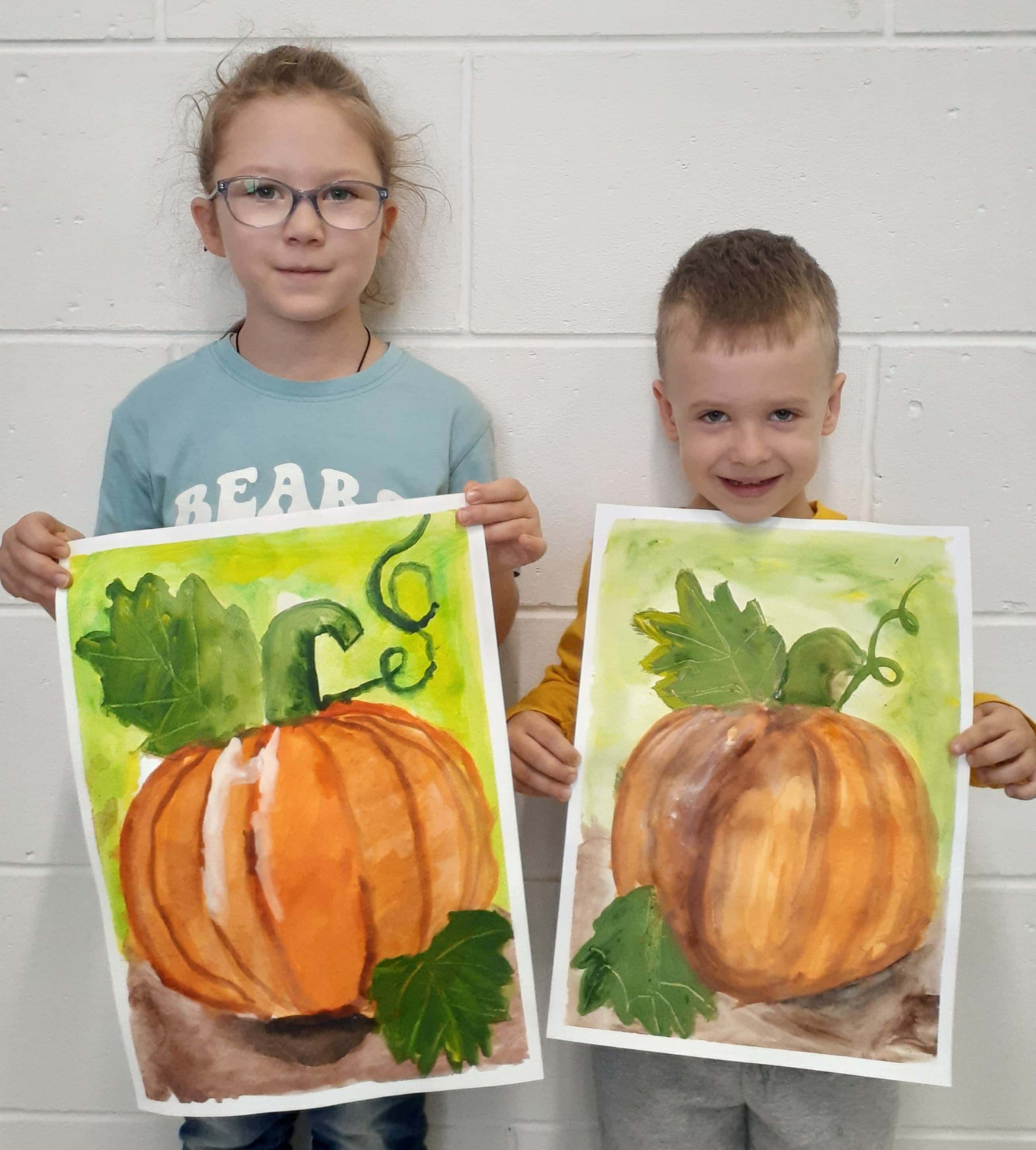 Дети на уроке живописи в центре развития PANDA Новосибирск